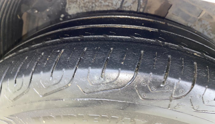 2013 Hyundai i20 SPORTZ 1.2, Petrol, Manual, 98,565 km, Left Front Tyre Tread