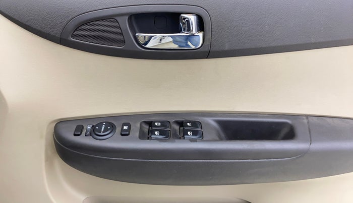 2013 Hyundai i20 SPORTZ 1.2, Petrol, Manual, 98,565 km, Driver Side Door Panels Control