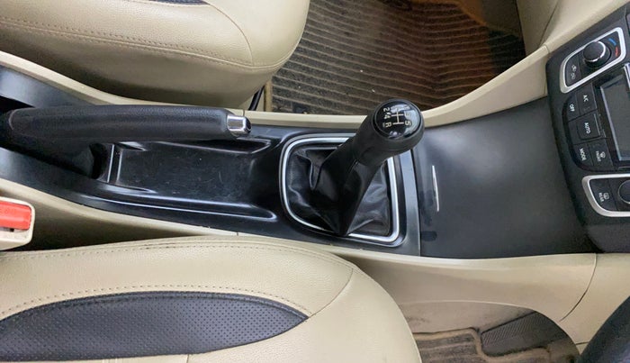 2015 Maruti Ciaz ZXI, Petrol, Manual, 44,023 km, Gear Lever