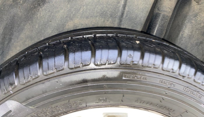 2015 Maruti Ciaz ZXI, Petrol, Manual, 44,023 km, Left Rear Tyre Tread