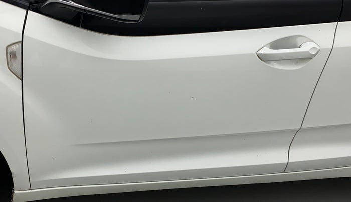 2020 Tata ALTROZ XZ DIESEL, Diesel, Manual, 44,095 km, Front passenger door - Slight discoloration