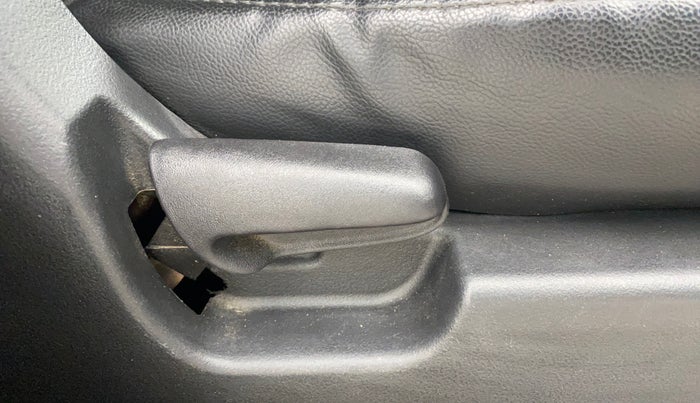 2013 Maruti Wagon R 1.0 VXI, Petrol, Manual, 78,128 km, Driver Side Adjustment Panel