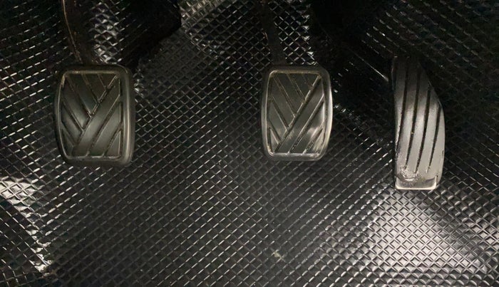 2013 Maruti Wagon R 1.0 VXI, Petrol, Manual, 78,128 km, Pedals