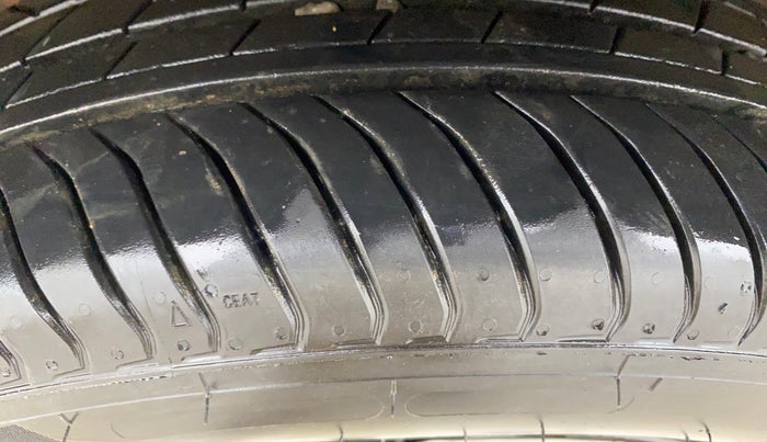 2013 Maruti Wagon R 1.0 VXI, Petrol, Manual, 78,128 km, Left Front Tyre Tread