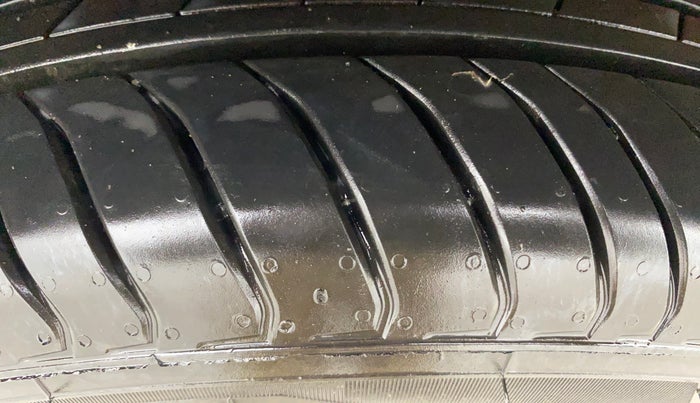 2013 Maruti Wagon R 1.0 VXI, Petrol, Manual, 78,128 km, Right Rear Tyre Tread