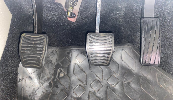 2022 Mahindra XUV300 W8 (O) 1.2 PETROL, Petrol, Manual, 10,013 km, Pedals