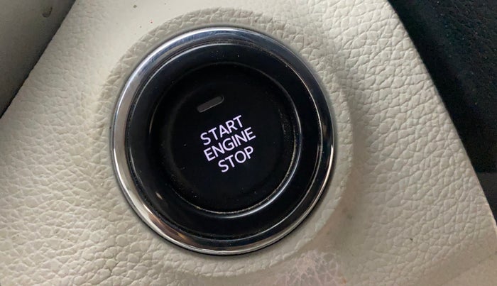 2022 Mahindra XUV300 W8 (O) 1.2 PETROL, Petrol, Manual, 10,013 km, Keyless Start/ Stop Button