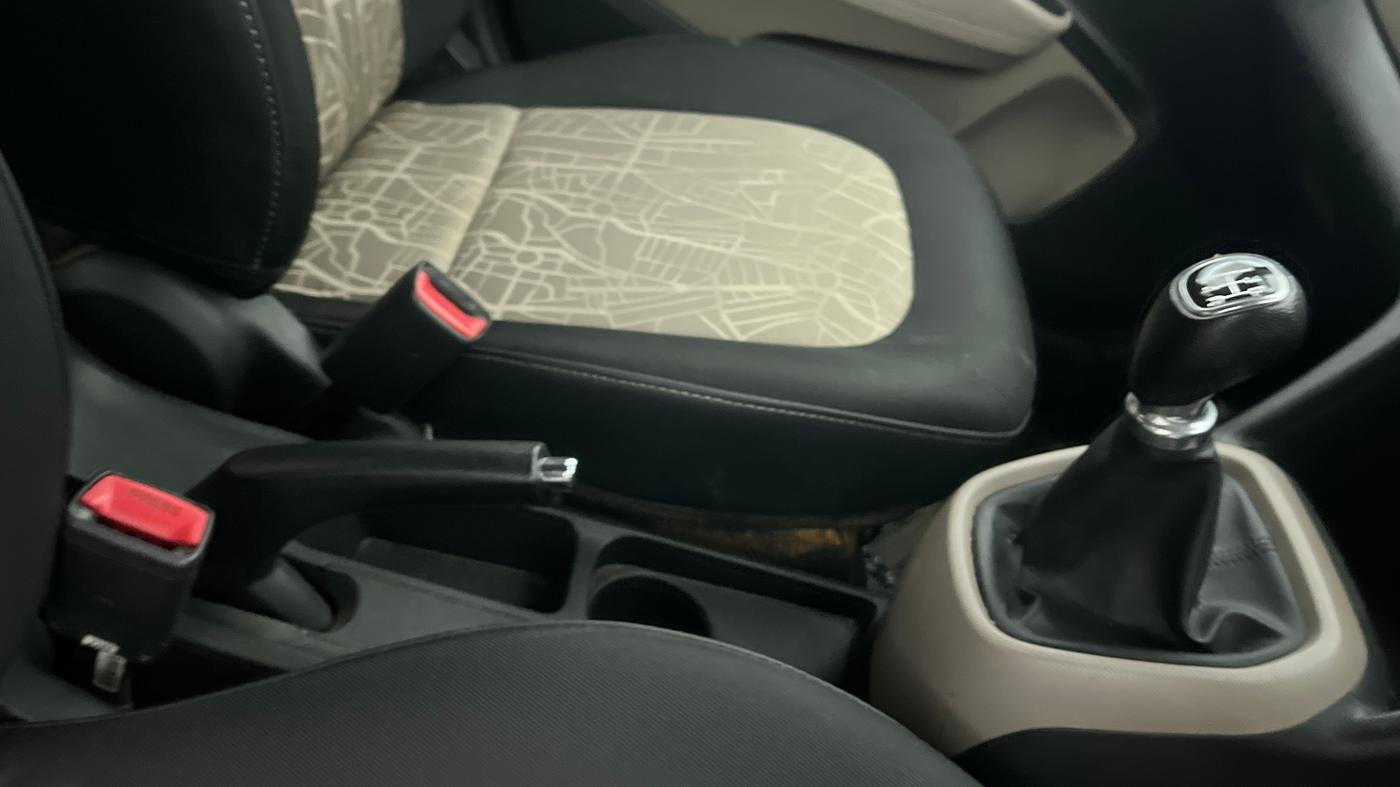 2015 Hyundai Grand i10 ASTA (O) 1.2 KAPPA VTVT, Petrol, Manual, 69,662 km, Gear Lever