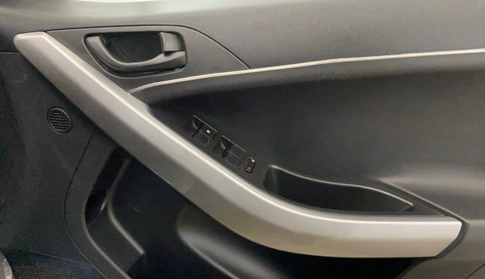 2021 Tata NEXON XMA PETROL, Petrol, Automatic, 39,115 km, Driver Side Door Panels Control