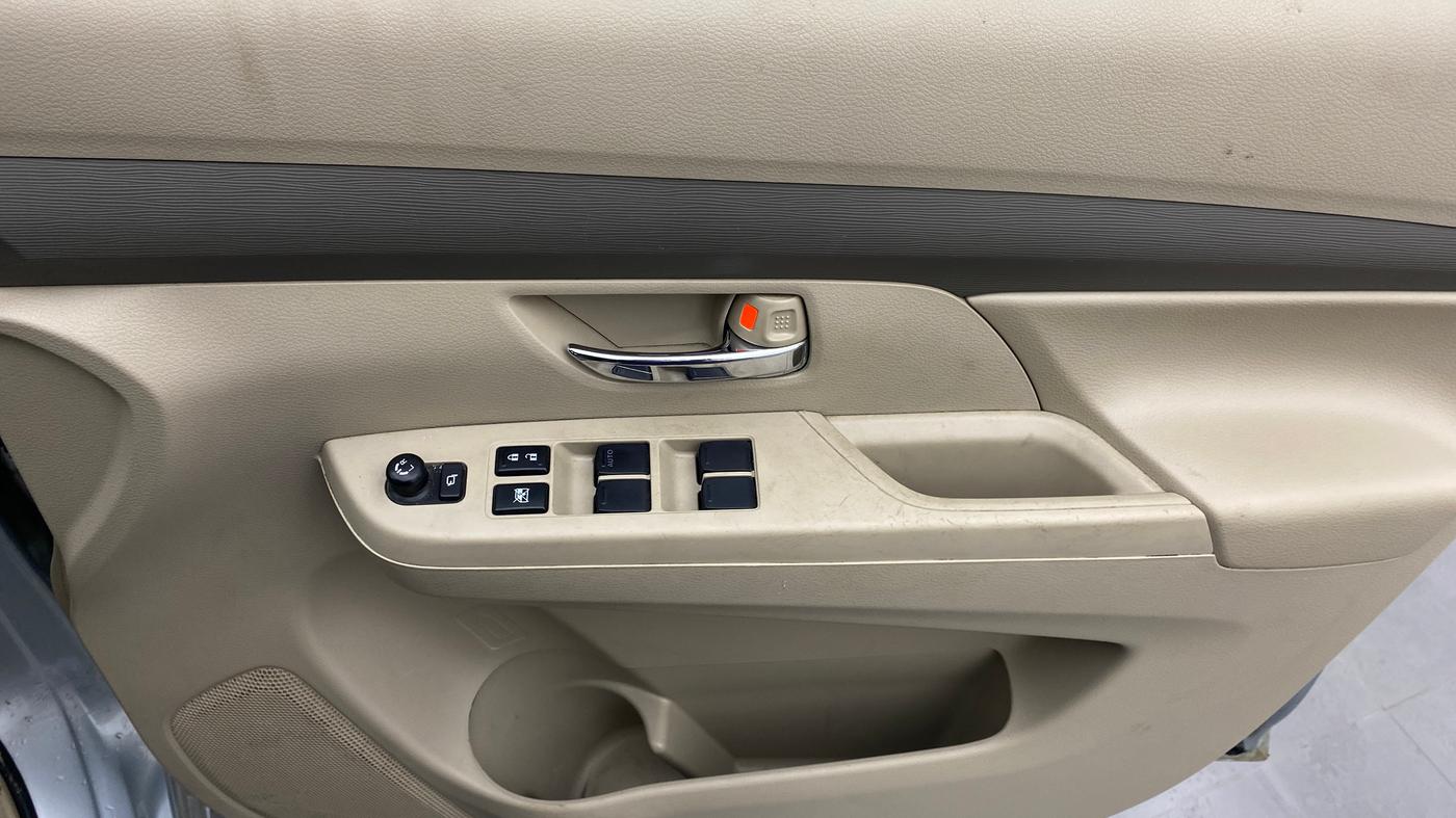 2024 Maruti Ertiga VXi (O), Petrol, Manual, 63,647 km, Driver Side Door Panels Control