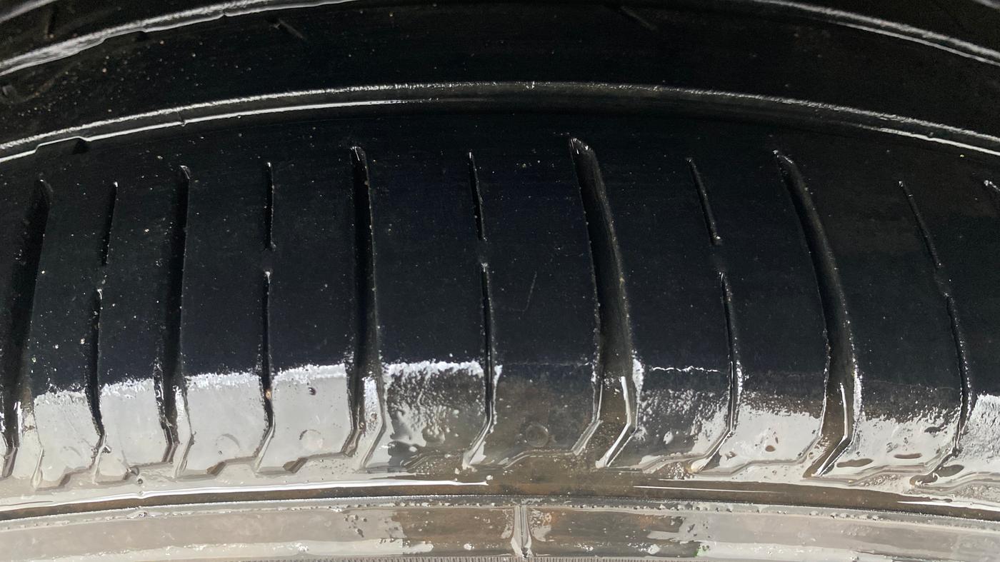 2024 Maruti Ertiga VXi (O), Petrol, Manual, 63,647 km, Right Front Tyre Tread