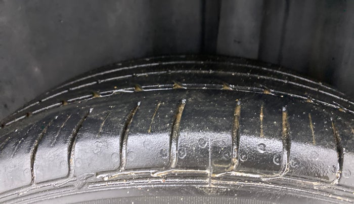 2020 Volkswagen Vento HIGHLINE PLUS 1.0L TSI, Petrol, Manual, 45,949 km, Left Rear Tyre Tread