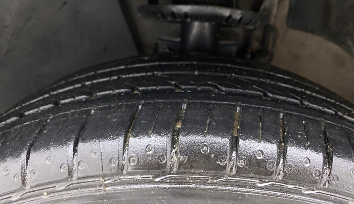 2020 Volkswagen Vento HIGHLINE PLUS 1.0L TSI, Petrol, Manual, 45,949 km, Left Front Tyre Tread