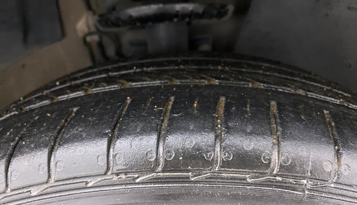 2020 Volkswagen Vento HIGHLINE PLUS 1.0L TSI, Petrol, Manual, 45,949 km, Right Front Tyre Tread