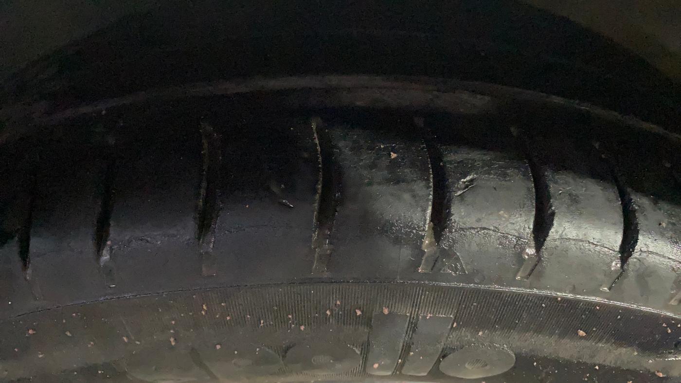 2019 Hyundai Elite i20 SPORTZ PLUS 1.2, Petrol, Manual, 1,35,371 km, Left Front Tyre Tread