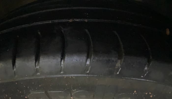 2019 Hyundai Elite i20 SPORTZ PLUS 1.2, Petrol, Manual, 1,35,371 km, Right Front Tyre Tread