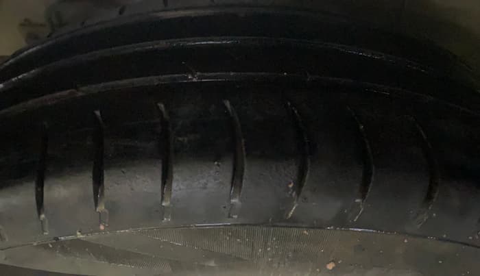 2019 Hyundai Elite i20 SPORTZ PLUS 1.2, Petrol, Manual, 1,35,371 km, Right Rear Tyre Tread