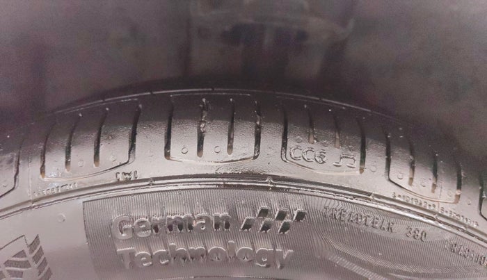 2015 Ford Figo Aspire TITANIUM 1.2 PETROL, Petrol, Manual, 51,631 km, Left Front Tyre Tread