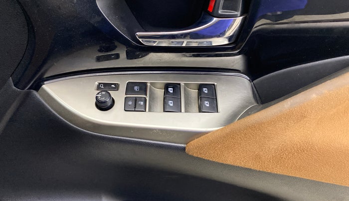 2016 Toyota Innova Crysta 2.8 ZX AT 7 STR, Diesel, Automatic, 57,258 km, Driver Side Door Panels Control