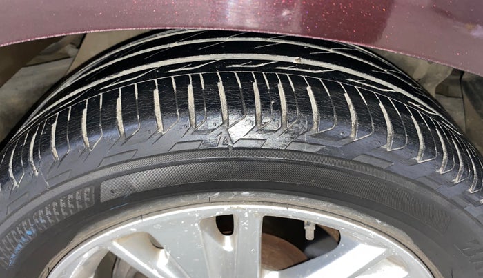 2016 Toyota Innova Crysta 2.8 ZX AT 7 STR, Diesel, Automatic, 57,258 km, Right Front Tyre Tread