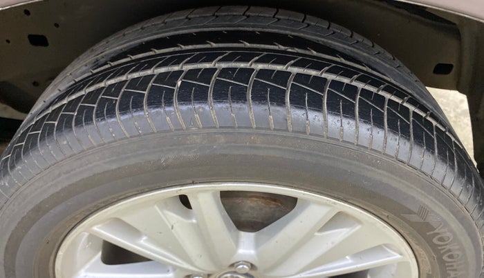 2016 Toyota Innova Crysta 2.8 ZX AT 7 STR, Diesel, Automatic, 57,258 km, Left Rear Tyre Tread