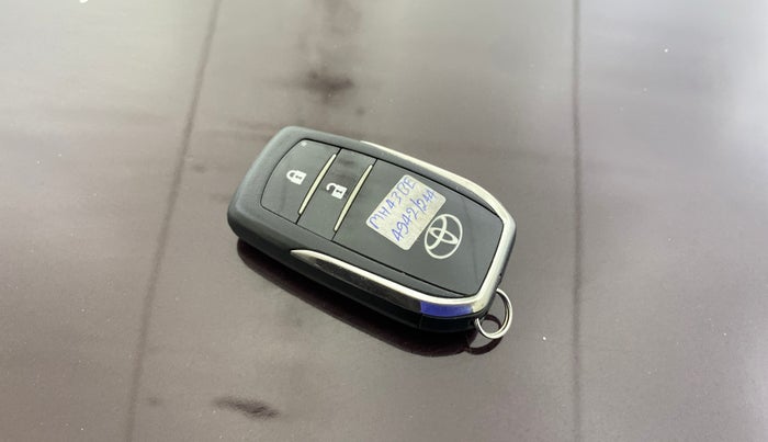 2016 Toyota Innova Crysta 2.8 ZX AT 7 STR, Diesel, Automatic, 57,258 km, Key Close Up