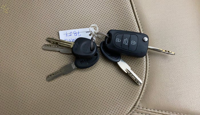 2015 Hyundai i10 SPORTZ 1.1, Petrol, Manual, 40,652 km, Key Close Up