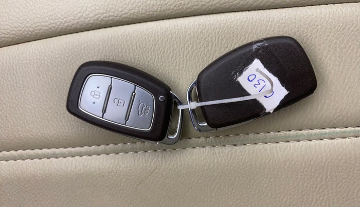 2016 Hyundai Elite i20 ASTA 1.2, Petrol, Manual, 1,14,940 km, Key Close Up