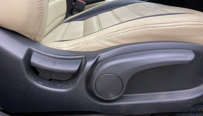 2016 Hyundai Elite i20 ASTA 1.2, Petrol, Manual, 1,14,940 km, Driver Side Adjustment Panel