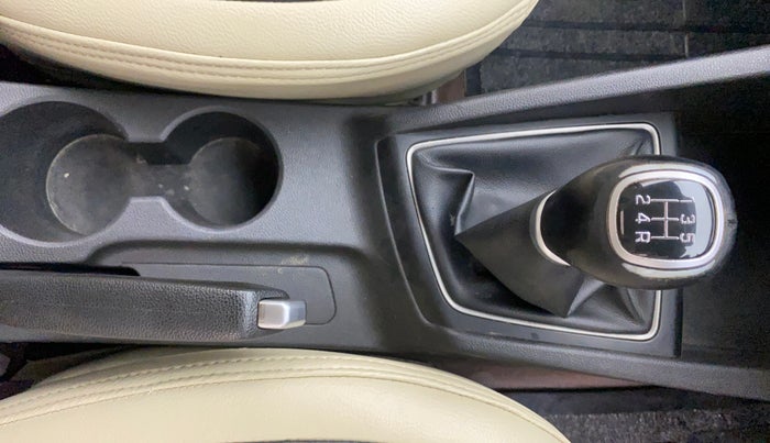 2016 Hyundai Elite i20 ASTA 1.2, Petrol, Manual, 1,14,940 km, Gear Lever