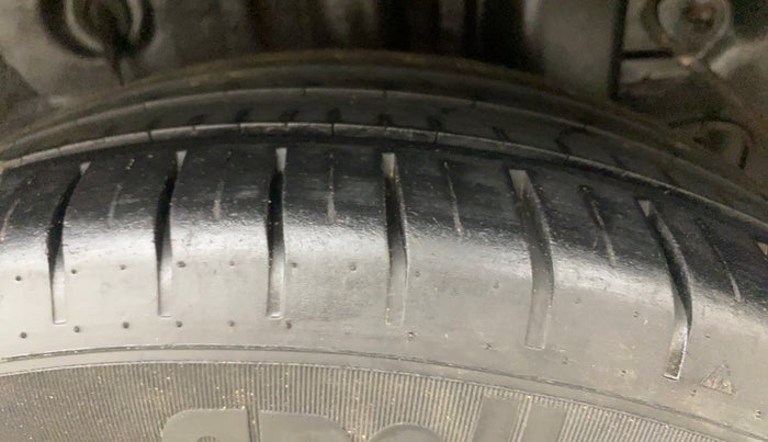 2016 Hyundai Elite i20 ASTA 1.2, Petrol, Manual, 1,14,940 km, Left Rear Tyre Tread