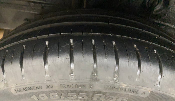 2016 Hyundai Elite i20 ASTA 1.2, Petrol, Manual, 1,14,940 km, Right Rear Tyre Tread