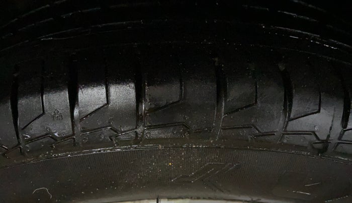 2017 Maruti Vitara Brezza ZDI, Diesel, Manual, 39,583 km, Right Rear Tyre Tread