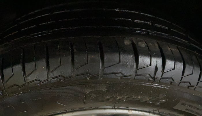 2017 Maruti Vitara Brezza ZDI, Diesel, Manual, 39,583 km, Right Front Tyre Tread