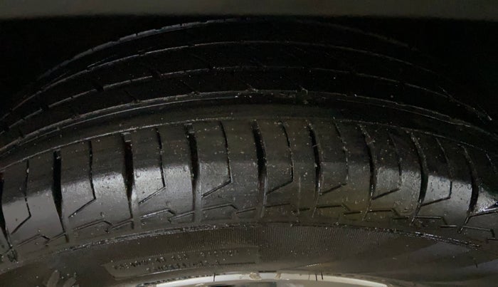 2017 Maruti Vitara Brezza ZDI, Diesel, Manual, 39,583 km, Left Front Tyre Tread