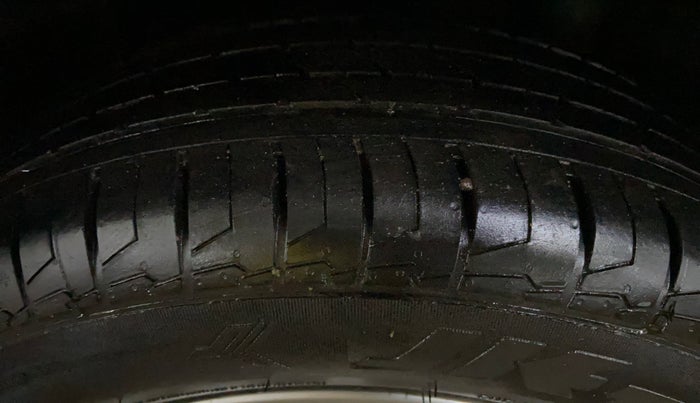 2017 Maruti Vitara Brezza ZDI, Diesel, Manual, 39,583 km, Left Rear Tyre Tread