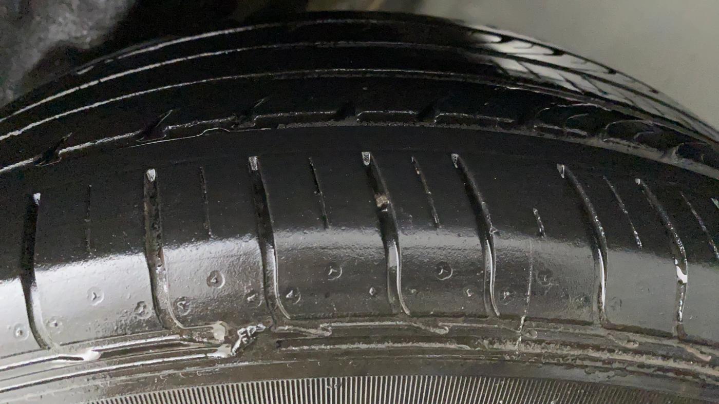 2015 Toyota Corolla Altis G, Petrol, Manual, 80,008 km, Left Rear Tyre Tread