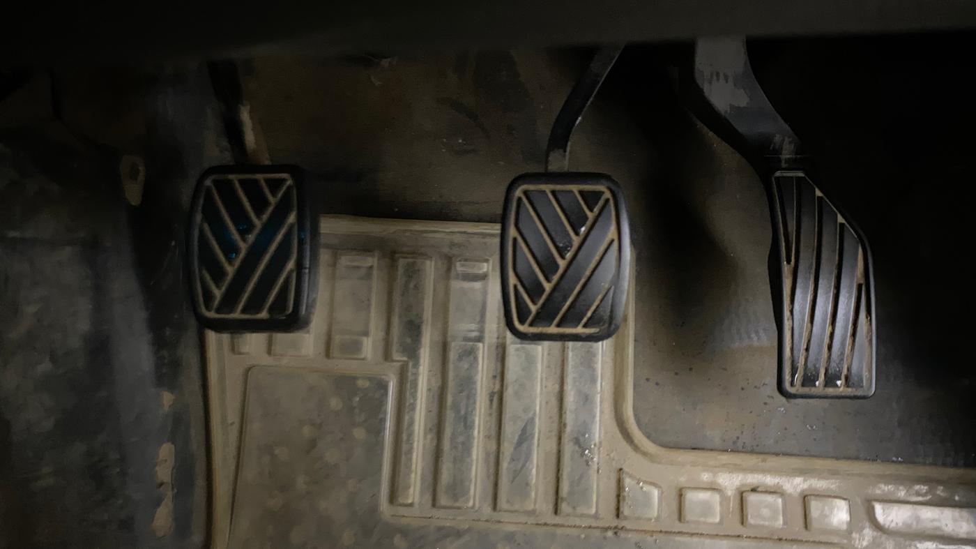2022 Maruti BREZZA ZXI + SMART HYBRID, Petrol, Manual, 88,894 km, Pedals