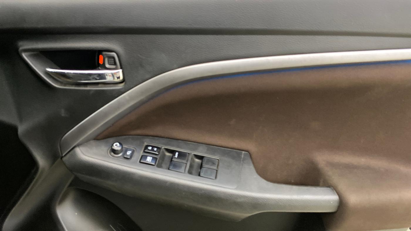 2022 Maruti BREZZA ZXI + SMART HYBRID, Petrol, Manual, 88,894 km, Driver Side Door Panels Control