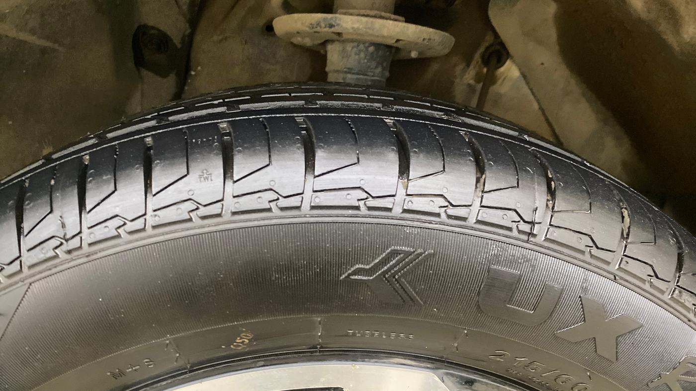 2022 Maruti BREZZA ZXI + SMART HYBRID, Petrol, Manual, 88,894 km, Right Front Tyre Tread