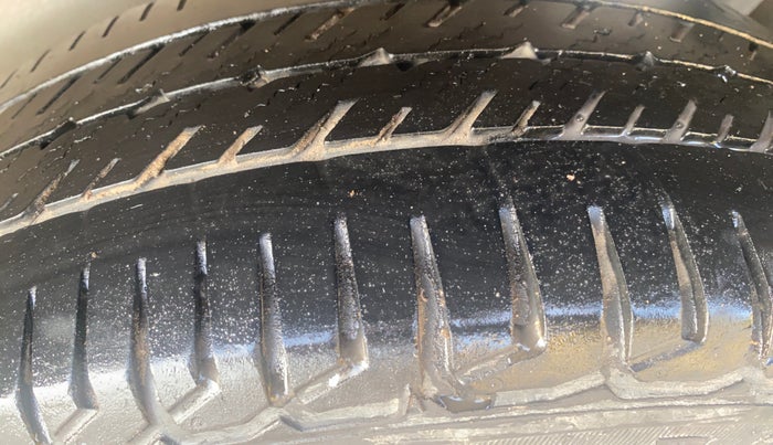 2017 Maruti Wagon R 1.0 VXI, Petrol, Manual, 60,873 km, Left Rear Tyre Tread