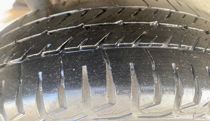 2017 Maruti Wagon R 1.0 VXI, Petrol, Manual, 60,873 km, Right Rear Tyre Tread