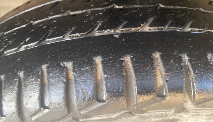 2017 Maruti Wagon R 1.0 VXI, Petrol, Manual, 60,873 km, Left Front Tyre Tread