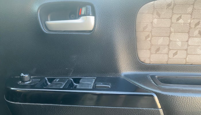 2017 Maruti Wagon R 1.0 VXI, Petrol, Manual, 60,873 km, Driver Side Door Panels Control