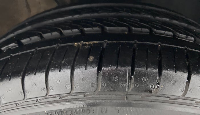 2014 Volkswagen Polo HIGHLINE1.2L PETROL, Petrol, Manual, 68,345 km, Right Front Tyre Tread