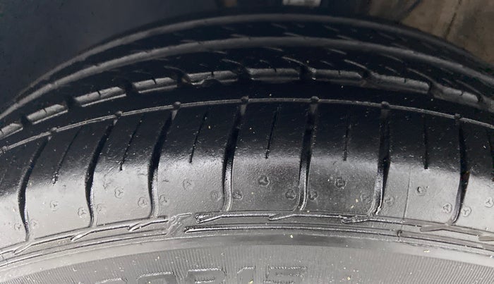 2014 Volkswagen Polo HIGHLINE1.2L PETROL, Petrol, Manual, 68,345 km, Left Front Tyre Tread