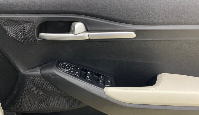 2023 KIA SELTOS HTK PLUS 1.5 DIESEL IMT, Diesel, Manual, 1,17,162 km, Driver Side Door Panels Control