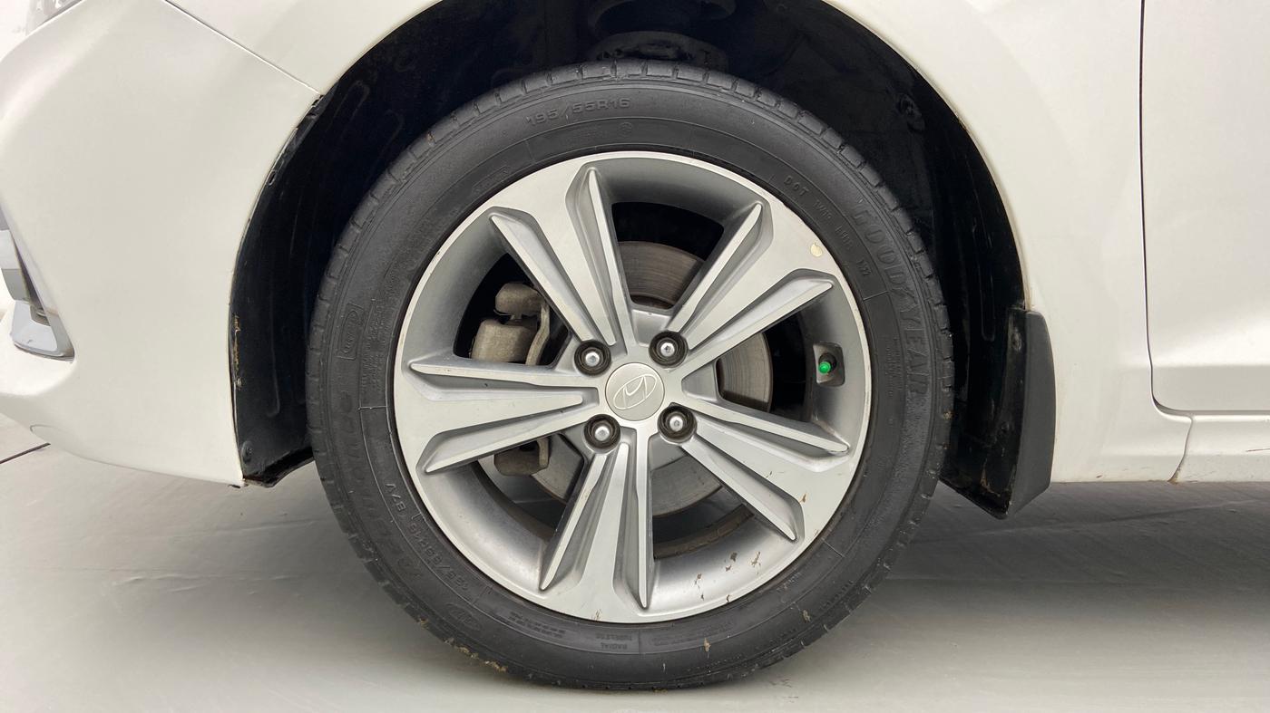 2018 Hyundai Verna 1.6 CRDI SX + AT, Diesel, Automatic, 90,944 km, Left Front Wheel