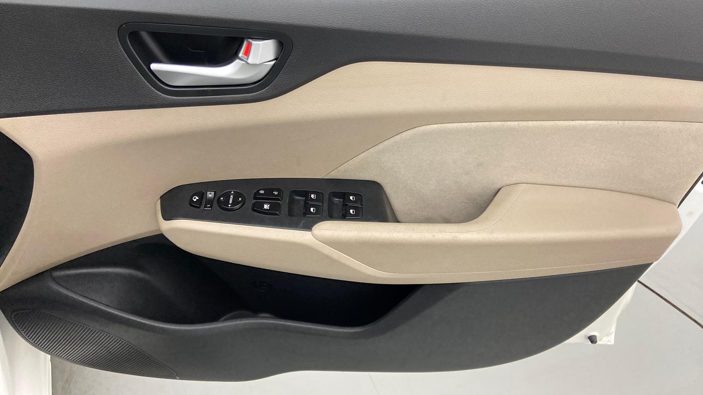 2018 Hyundai Verna 1.6 CRDI SX + AT, Diesel, Automatic, 90,944 km, Driver Side Door Panels Control