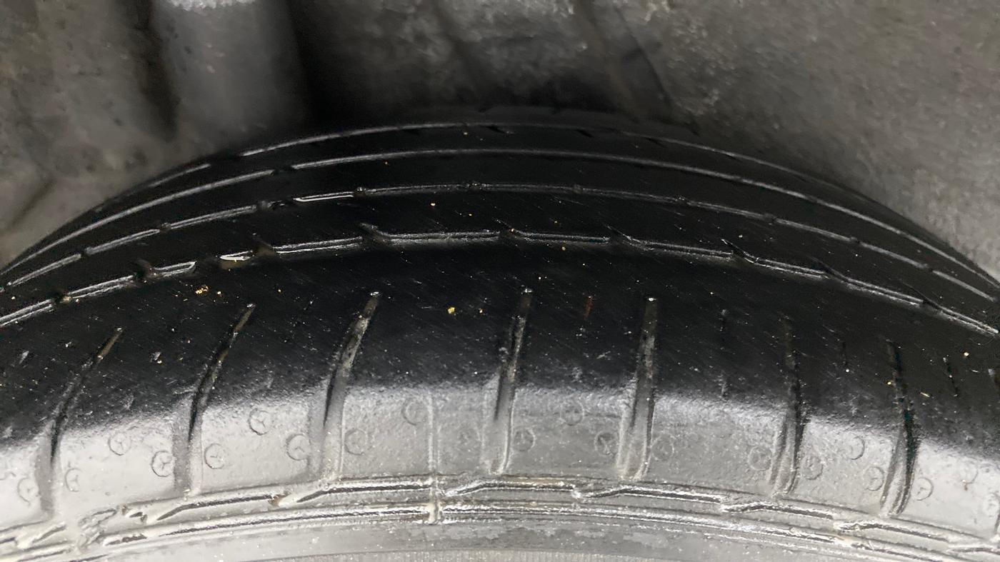 2018 Hyundai Verna 1.6 CRDI SX + AT, Diesel, Automatic, 90,944 km, Right Rear Tyre Tread